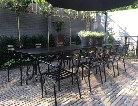 Smeedijzeren tafel