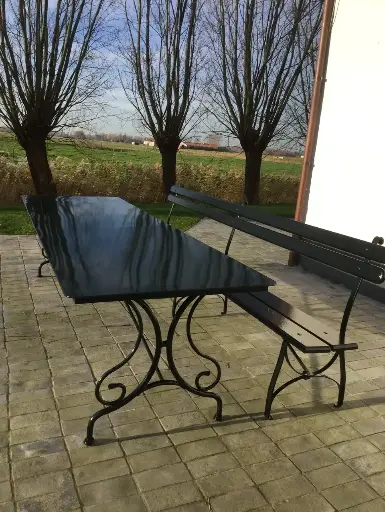 Smeedijzeren tafel